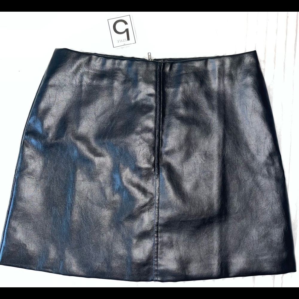 Womans Mini Black skirt
